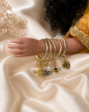 Load image into Gallery viewer, Set de 5 Pulsos  con Dijes para muñeca