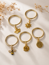 Load image into Gallery viewer, Set de 5 Pulsos  con Dijes para muñeca