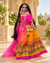 Load image into Gallery viewer, Hindu doll,Muñeca Hindu .Muñeca de Porcelana